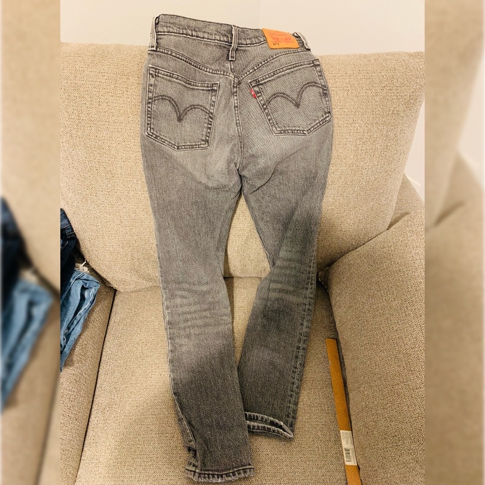 Gray Jean Levi’s 501 size 25, almost new condition